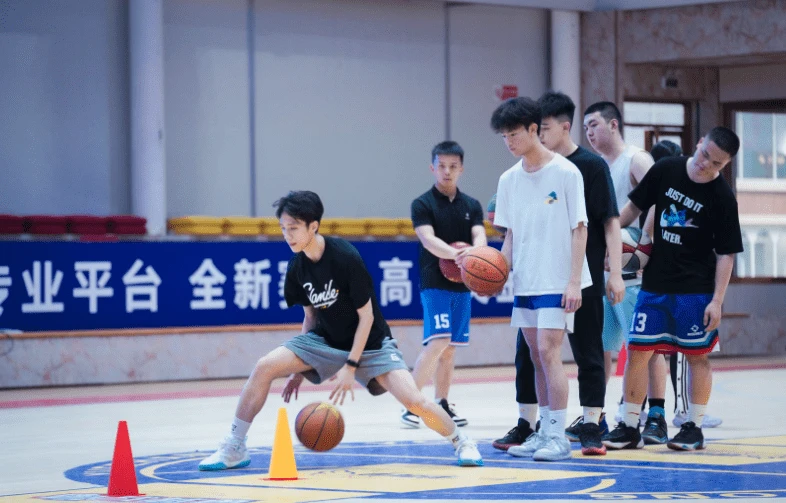 哪里有适合初学者的篮球训练管理指南_1